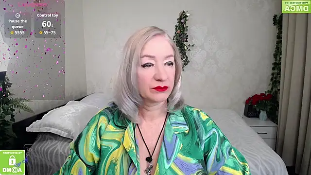 hunters woman online show from March 25, 5:19 pm