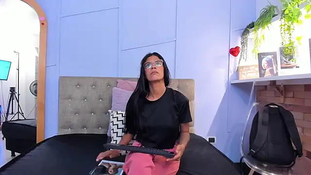 milavega  online show from March 31, 5:13 pm