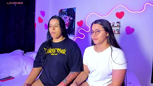 Dilan and Mia online show from April 14, 11:33 pm