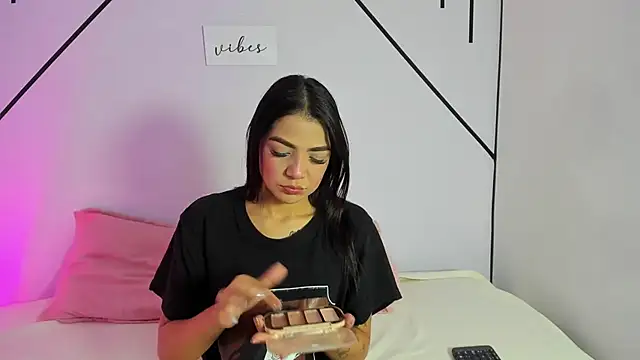 MiahCornell  online show from October 28, 6:43 pm