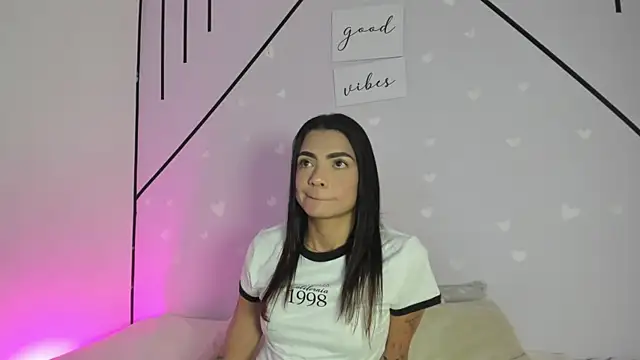 MiahCornell  online show from April 1, 7:44 pm