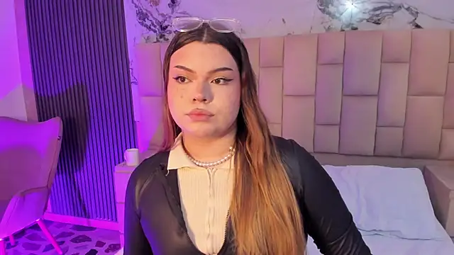 Maxxxine1 online show from March 2, 10:05 pm