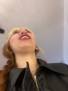 Snapshot of Sallem_Pink chatting on November 15, 11:07 am Sallem Pink online show from November 15, 11:07 am