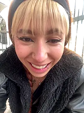 Snapshot of Sallem_Pink chatting on January 8, 11:45 am Sallem Pink online show from January 8, 11:45 am