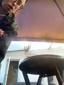 Snapshot of Sallem_Pink chatting on February 6, 11:13 am Sallem Pink online show from February 6, 11:13 am