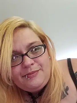Snapshot of Jynxthefoxyfuck chatting on November 11, 11:43 am Jynxthefoxyfuck online show from November 11, 11:43 am