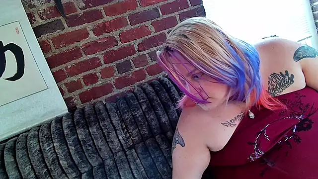 Snapshot of Jynxthefoxyfuck chatting on December 4, 8:06 pm Jynxthefoxyfuck online show from December 4, 8:06 pm