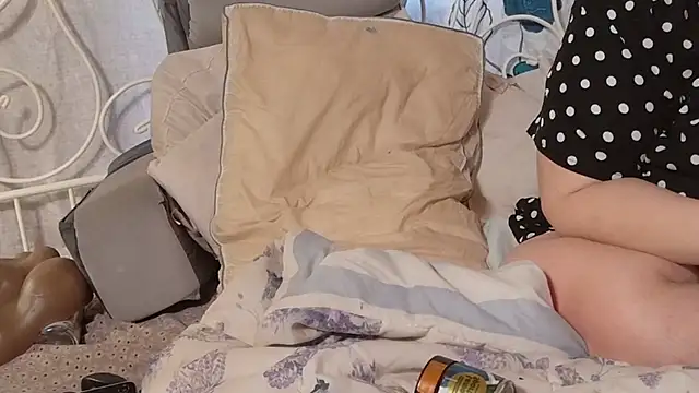 g0lden are0las89 online show from February 4, 10:04 pm