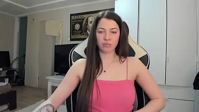 EmiLovsi online show from March 4, 8:04 pm