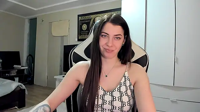 EmiLovsi online show from March 5, 7:21 pm