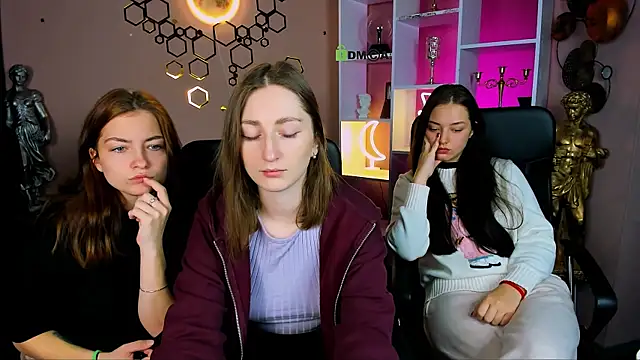 eva smiith  online show from December 22, 7:05 am