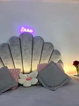 Snapshot of emma-conti2 chatting on December 4, 1:42 pm emma-conti2 online show from December 4, 1:42 pm