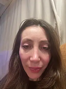 Snapshot of HellaryTourent chatting on February 1, 5:44 pm HellaryTourent online show from February 1, 5:44 pm