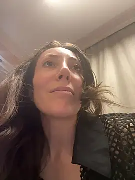 Snapshot of HellaryTourent chatting on February 9, 5:39 pm HellaryTourent online show from February 9, 5:39 pm