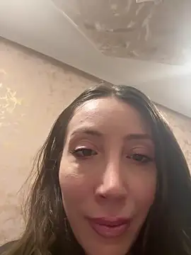 Snapshot of HellaryTourent chatting on February 11, 3:17 pm HellaryTourent online show from February 11, 3:17 pm