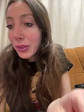 Snapshot of HellaryTourent chatting on February 14, 6:15 pm HellaryTourent online show from February 14, 6:15 pm