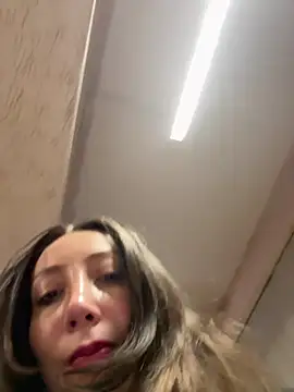 Snapshot of HellaryTourent chatting on February 17, 6:25 pm HellaryTourent online show from February 17, 6:25 pm