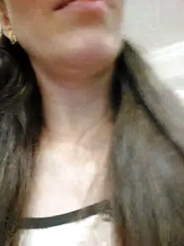 Snapshot of HellaryTourent chatting on February 18, 4:36 pm HellaryTourent online show from February 18, 4:36 pm