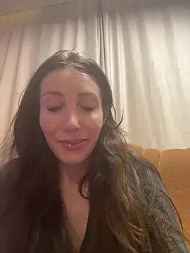 Snapshot of HellaryTourent chatting on February 22, 2:26 pm HellaryTourent online show from February 22, 2:26 pm