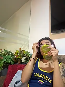 Snapshot of amber_sparkle chatting on July 7, 12:20 pm amber sparkle online show from July 7, 12:20 pm