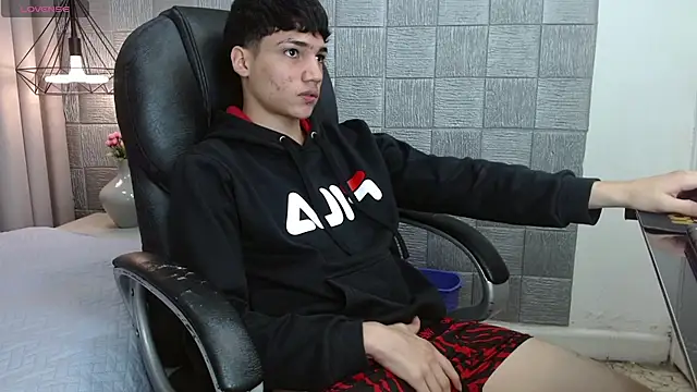 SamBlack  online show from April 11, 8:02 pm