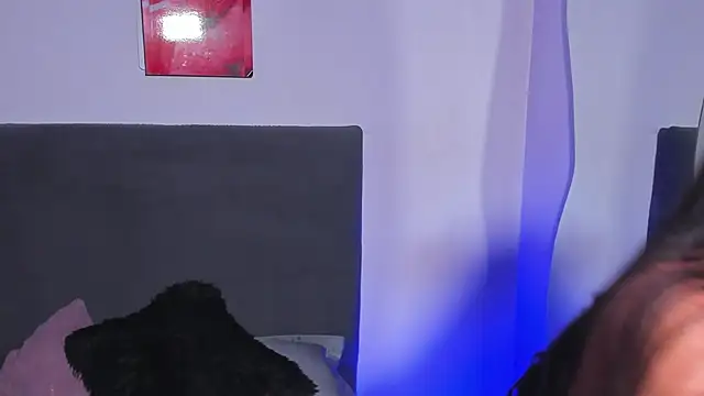 saramikaelson online show from April 10, 12:27 am