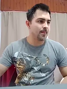 Bradd 32 online show from July 6, 4:53 pm