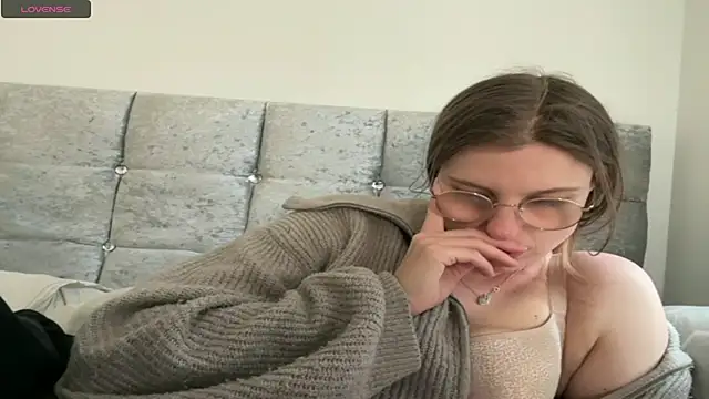 Snapshot of BustyKellyXXX chatting on April 28, 8:08 am BustyKellyXXX online show from April 28, 8:08 am