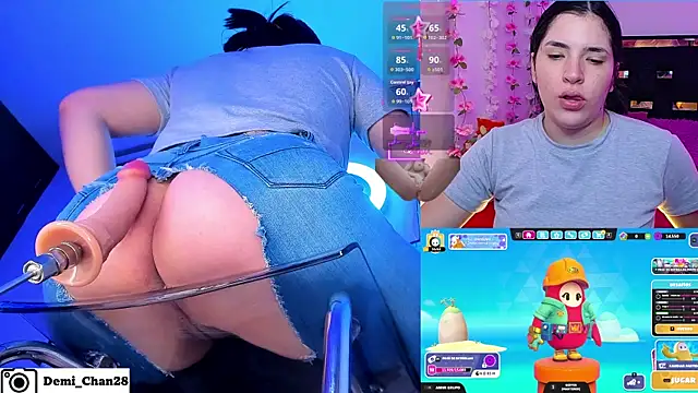 Snapshot of demi_chan chatting on June 25, 8:08 am demi chan online show from June 25, 8:08 am