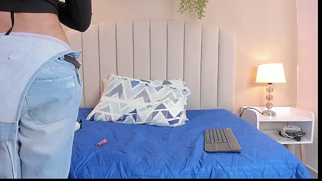 Rachel Donnelly online show from December 5, 4:32 am