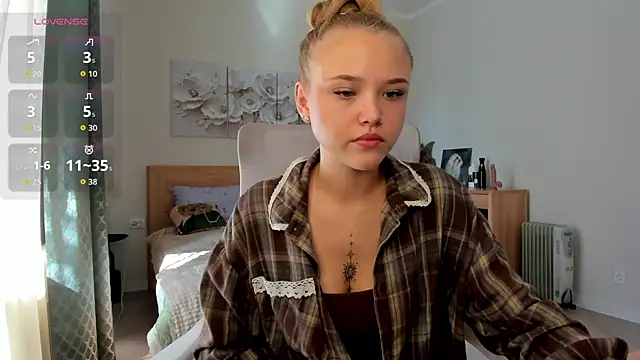 Snapshot of flooora_0 chatting on July 16, 1:44 am flooora 0 online show from July 16, 1:44 am