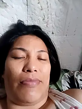 Uniquebeauty32 online show from March 18, 10:35 pm