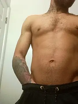 Snapshot of 1mistaGoodWood chatting on March 31, 2:35 am 1mistaGoodWood online show from March 31, 2:35 am