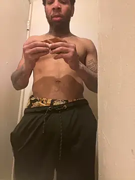 Snapshot of 1mistaGoodWood chatting on April 8, 12:54 am 1mistaGoodWood online show from April 8, 12:54 am