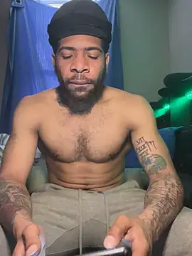 Snapshot of 1mistaGoodWood chatting on April 8, 6:08 pm 1mistaGoodWood online show from April 8, 6:08 pm