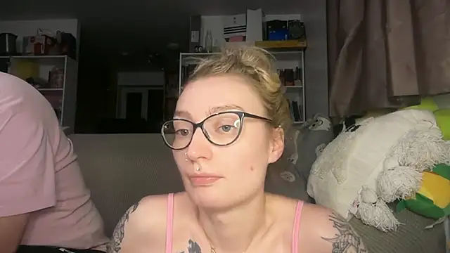 Snapshot of harleyblair chatting on May 19, 10:05 pm harleyblair online show from May 19, 10:05 pm