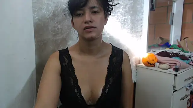 annie clark2 online show from February 8, 9:07 pm