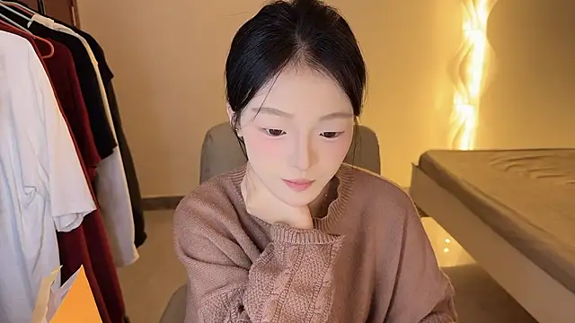 Robin-o3 online show from October 12, 8:52 pm