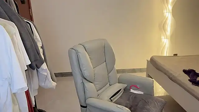 Robin-o3 online show from November 2, 5:48 pm