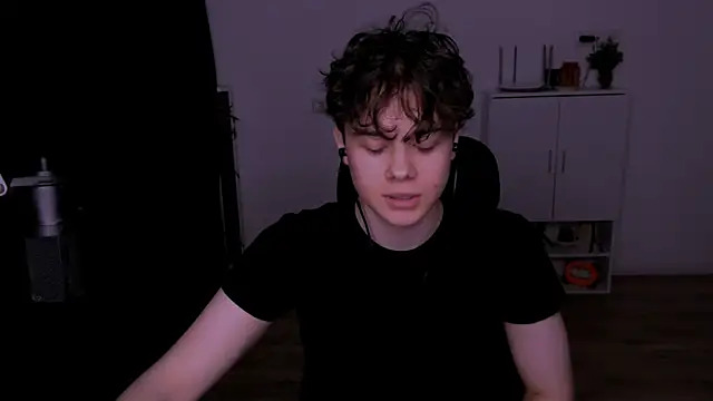 Tom-Eros online show from April 19, 7:49 pm