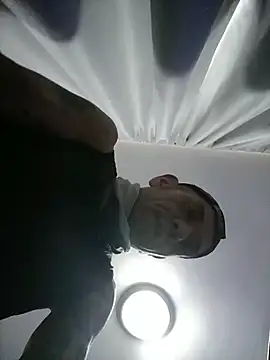 Snapshot of mexhotbi chatting on March 3, 8:26 pm mexhotbi online show from March 3, 8:26 pm