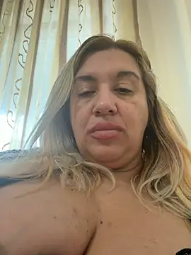 Snapshot of TheeaBlanco chatting on June 9, 3:45 pm TheeaBlanco online show from June 9, 3:45 pm