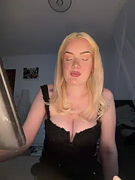 baddestbaabyy online show from May 11, 2:56 pm