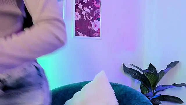 canelleGarces online show from October 14, 11:16 pm