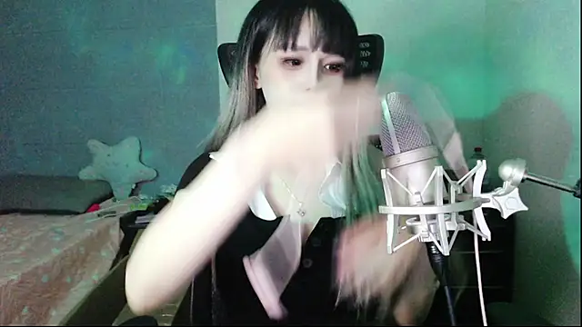 Snapshot of twlilybae chatting on June 27, 12:44 pm twlilybae online show from June 27, 12:44 pm