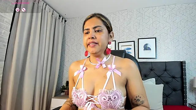 scarletbaker  online show from April 1, 9:10 am