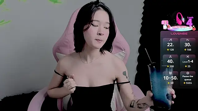 LilithCary online show from October 2, 9:00 pm