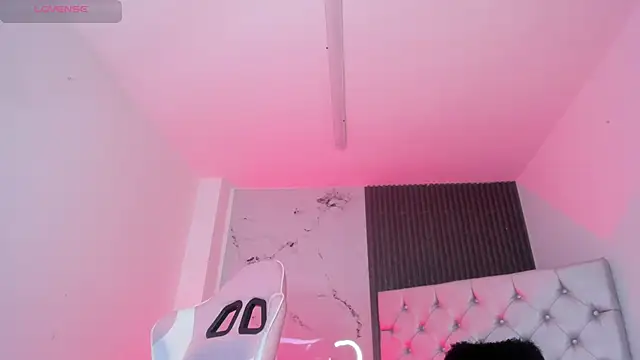 chloesagee online show from January 6, 10:45 pm