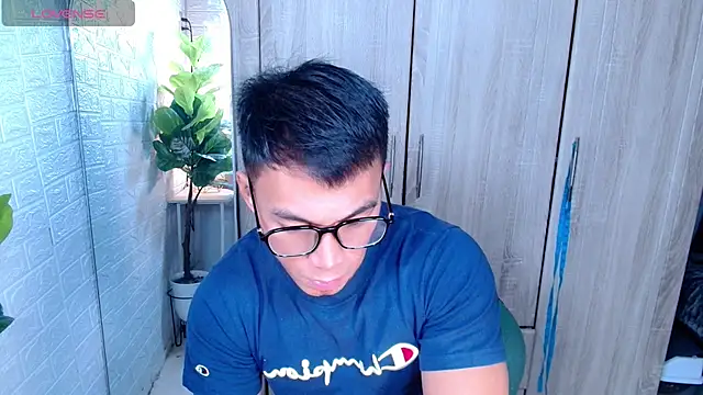 Snapshot of PinooyMilker chatting on December 18, 11:38 am PinooyMilker online show from December 18, 11:38 am