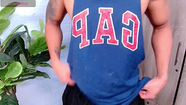 Snapshot of PinooyMilker chatting on January 5, 10:57 pm PinooyMilker online show from January 5, 10:57 pm